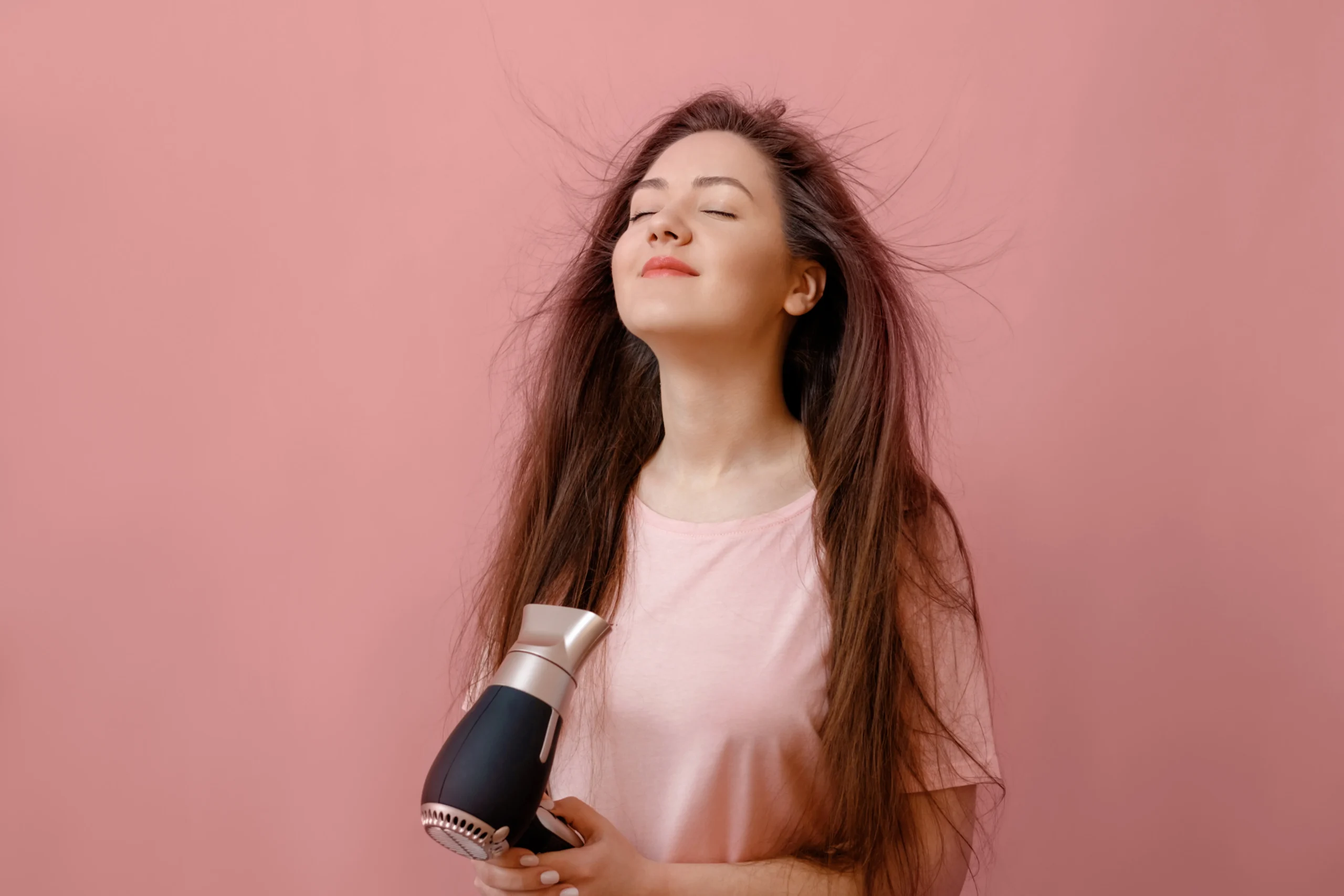 Benarkah Hair Dryer Bisa Membuat Rambut Menjadi Tipis?