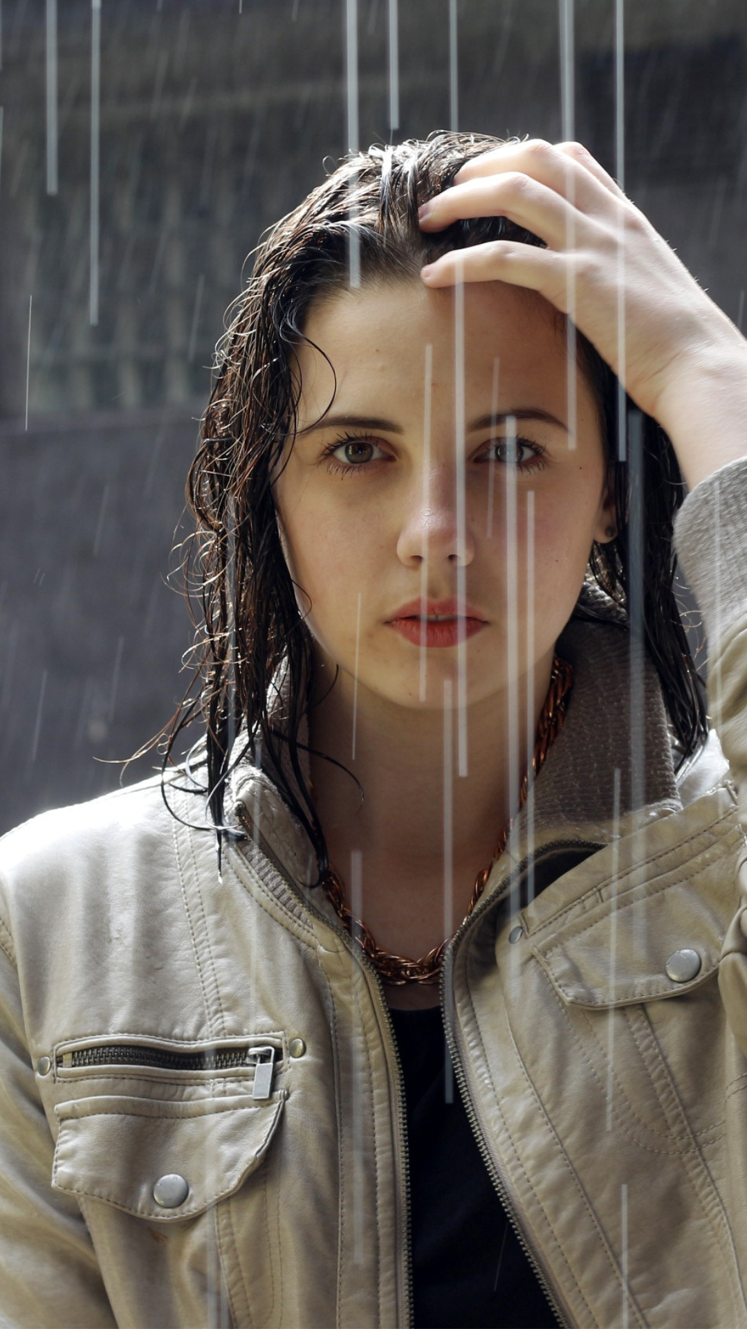 Air Hujan Bisa Buat Rambut Menipis? Ini Faktanya