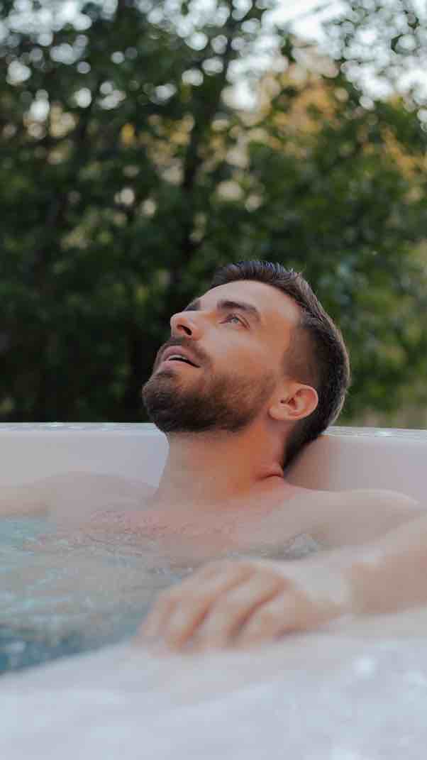 Air Kolam Bisa Tipiskan Rambut? Ini Faktanya