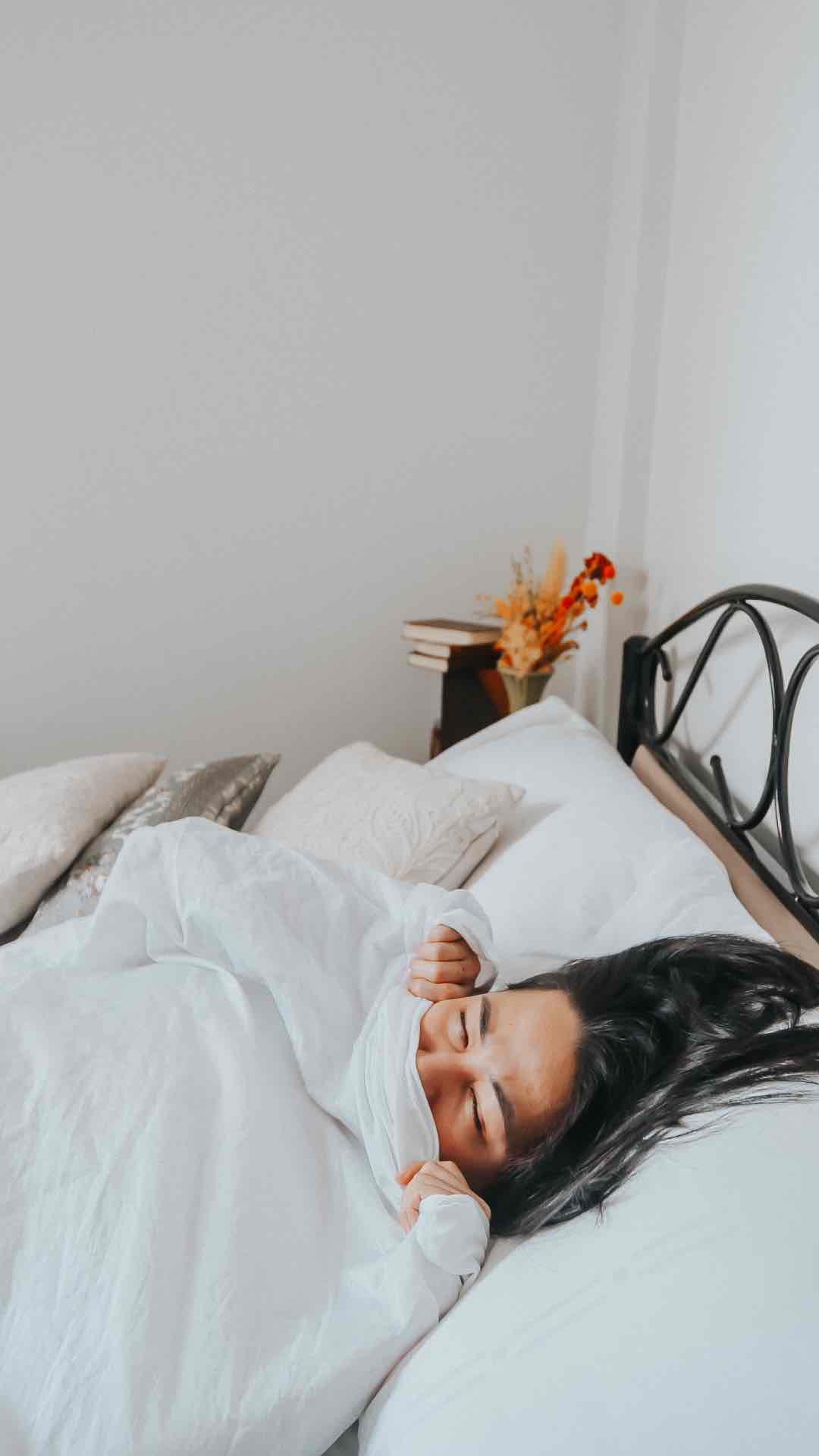 Posisi Tidur Bisa Buat Rambut Menipis? Ini Faktanya