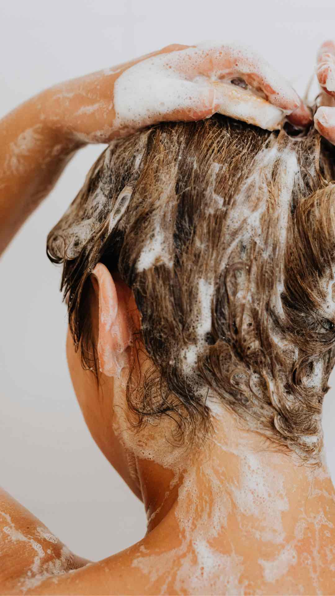 Memakai Sampo Terlalu Banyak Bisa Buat Rambut Menipis? Ini Faktanya