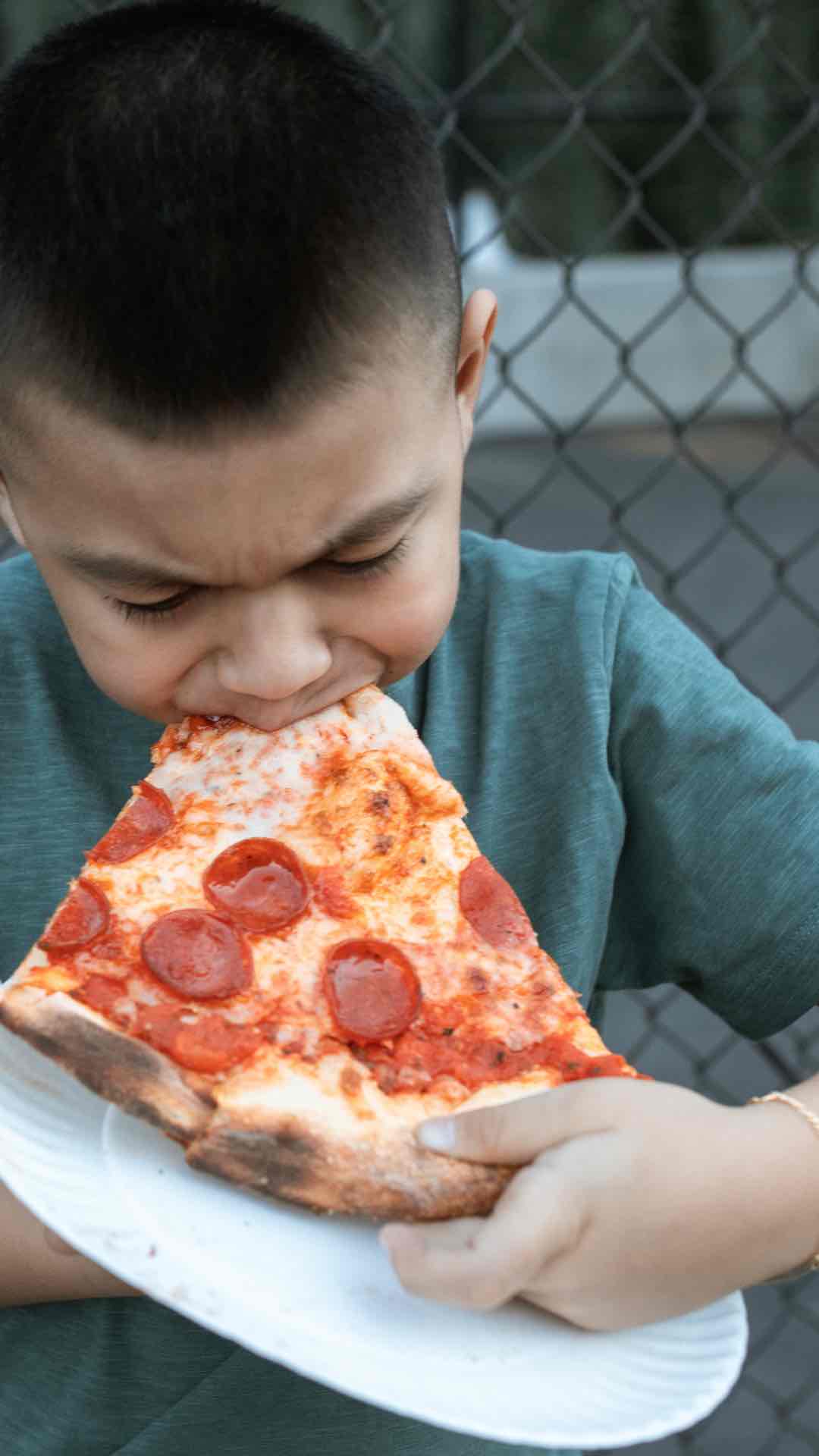 Makan Junk Food Bikin Rambut Menipis? Ini Faktanya