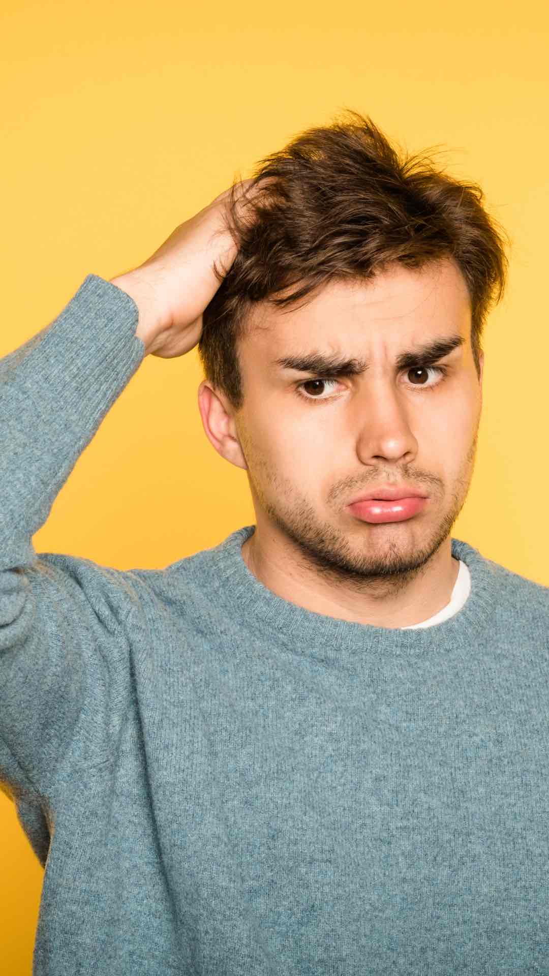 Menggaruk Kepala Bisa Buat Rambut Menipis? Ini Faktanya